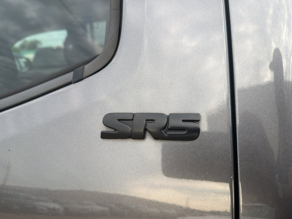 Used 2016 Toyota Tacoma SR5 w/ SR5 Appearance Package (SN) AWD/4WD image 15