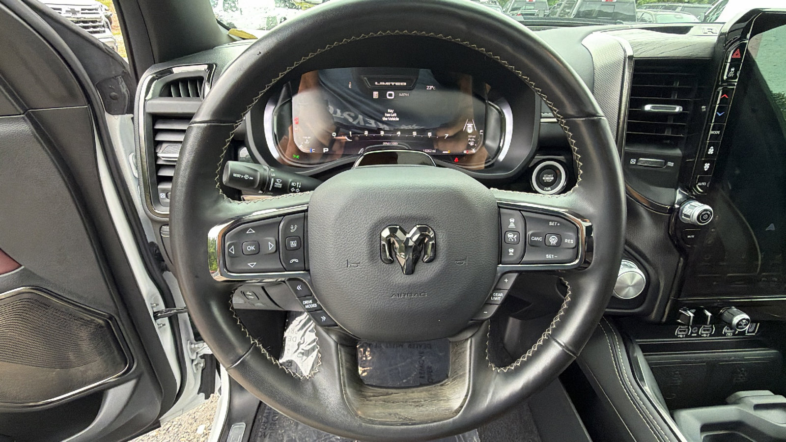 Used 2025 RAM 1500 Limited AWD/4WD image 28
