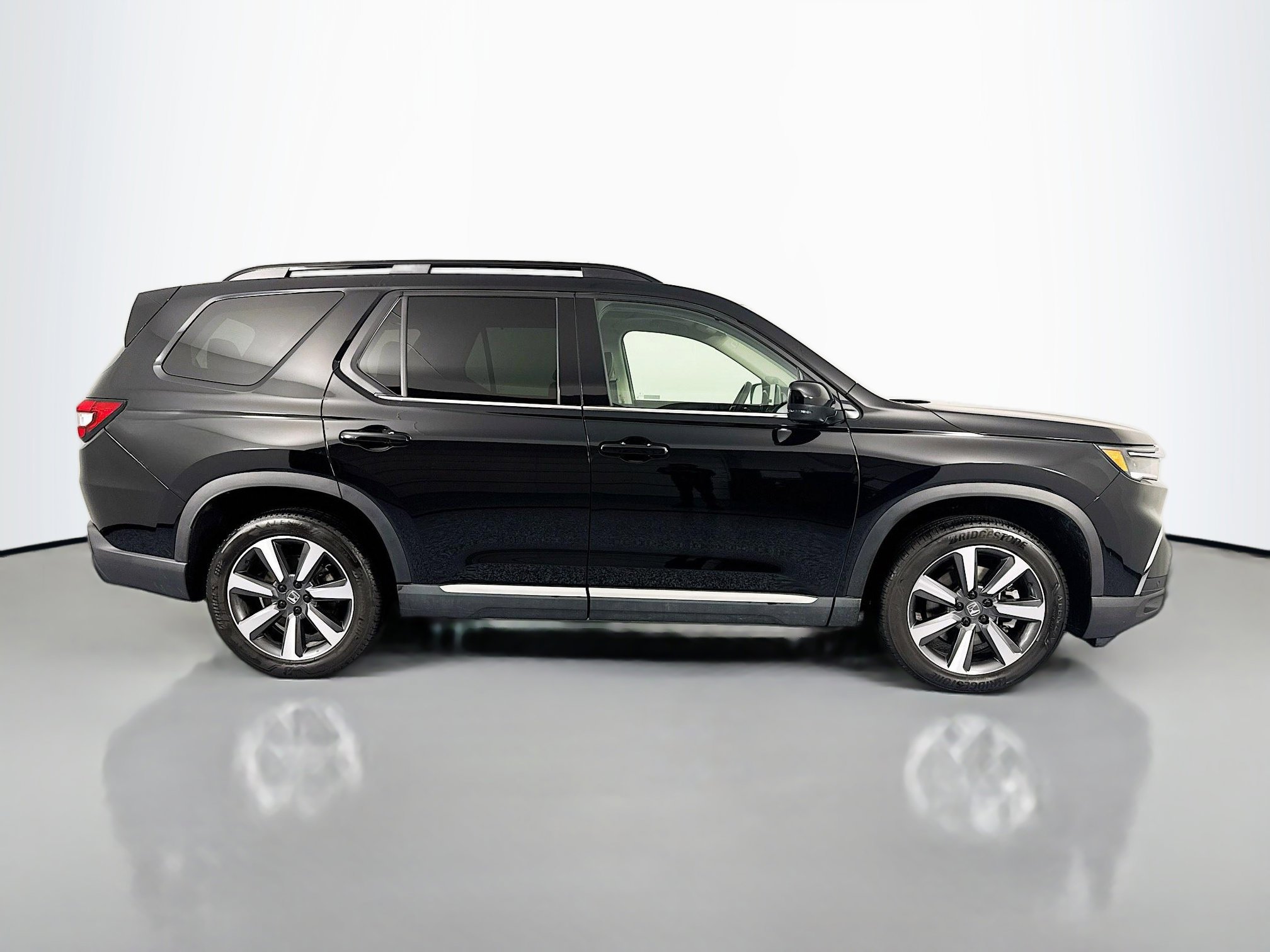 Certified 2023 Honda Pilot Touring image 4