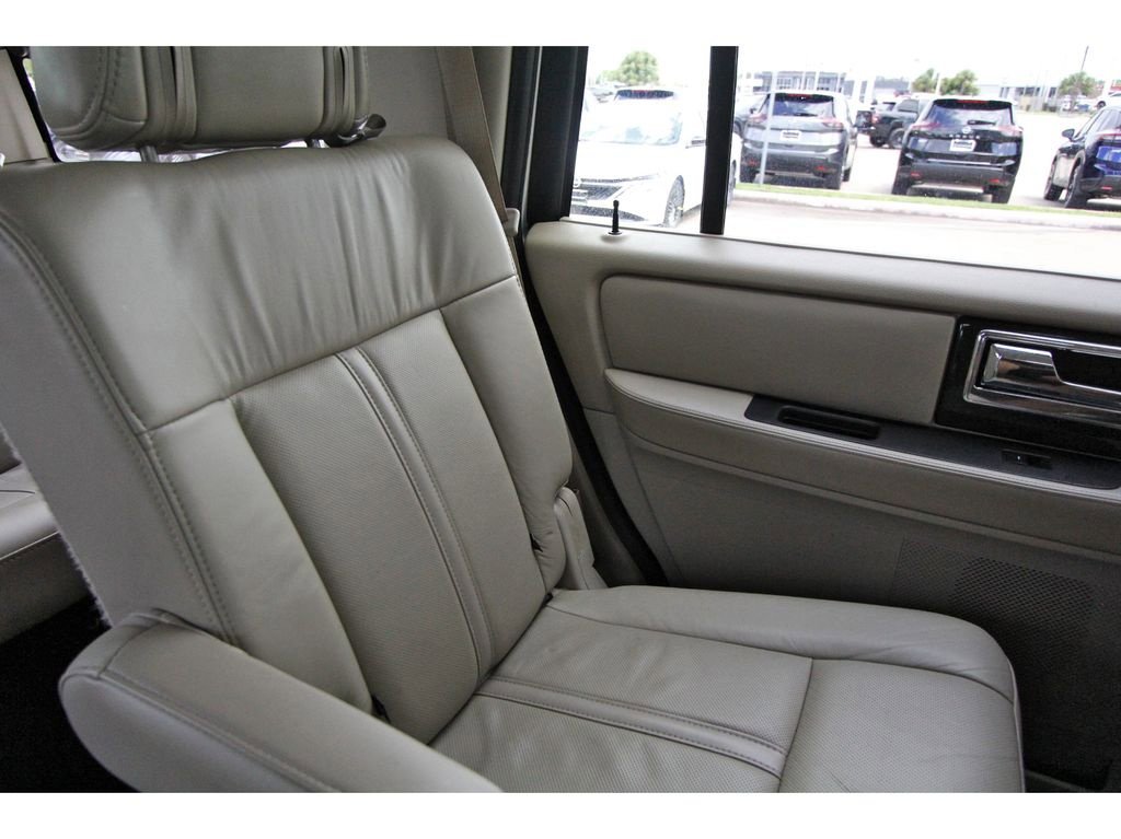 Used 2015 Lincoln Navigator 2WD image 11