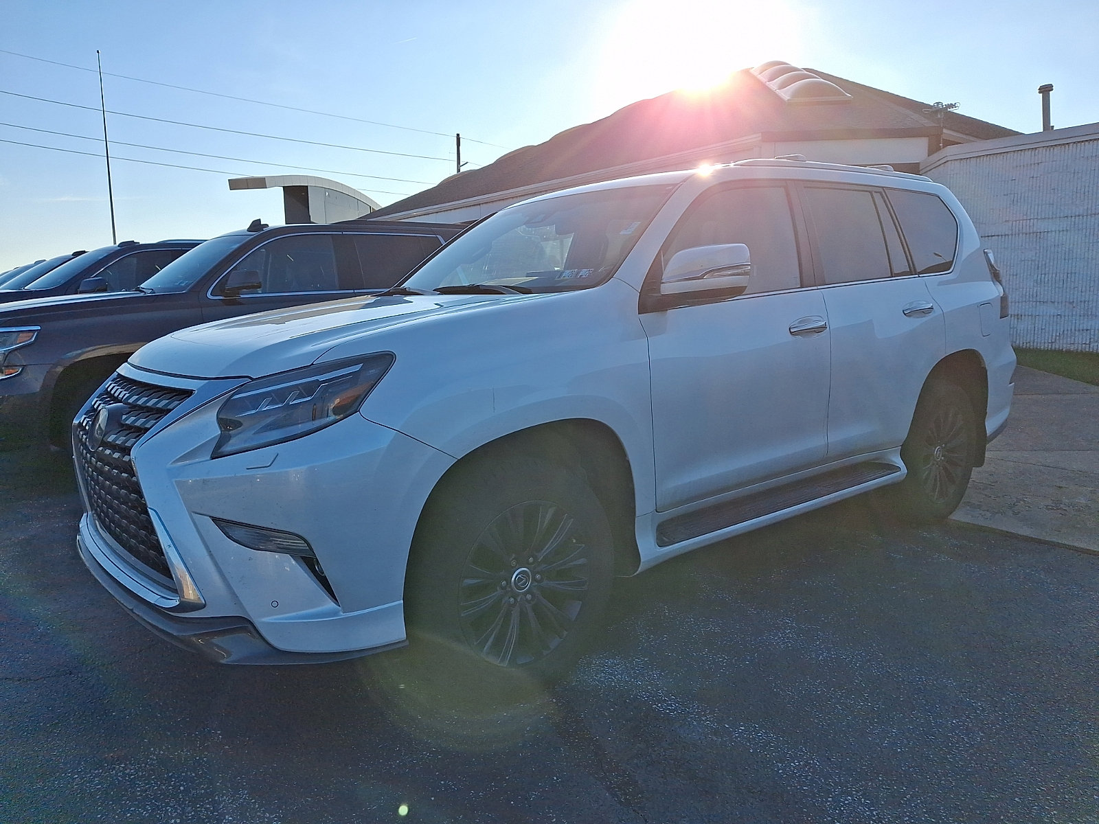 Used 2023 Lexus GX 460 Luxury image 3