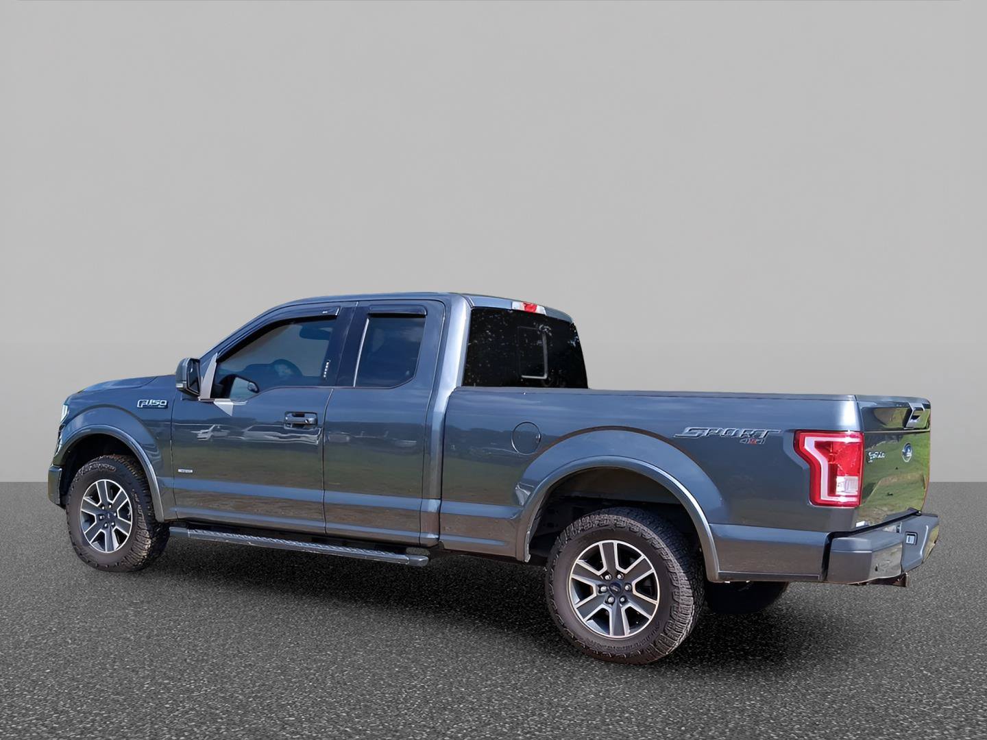 Used 2016 Ford F150 XLT w/ Equipment Group 302A Luxury AWD/4WD image 4