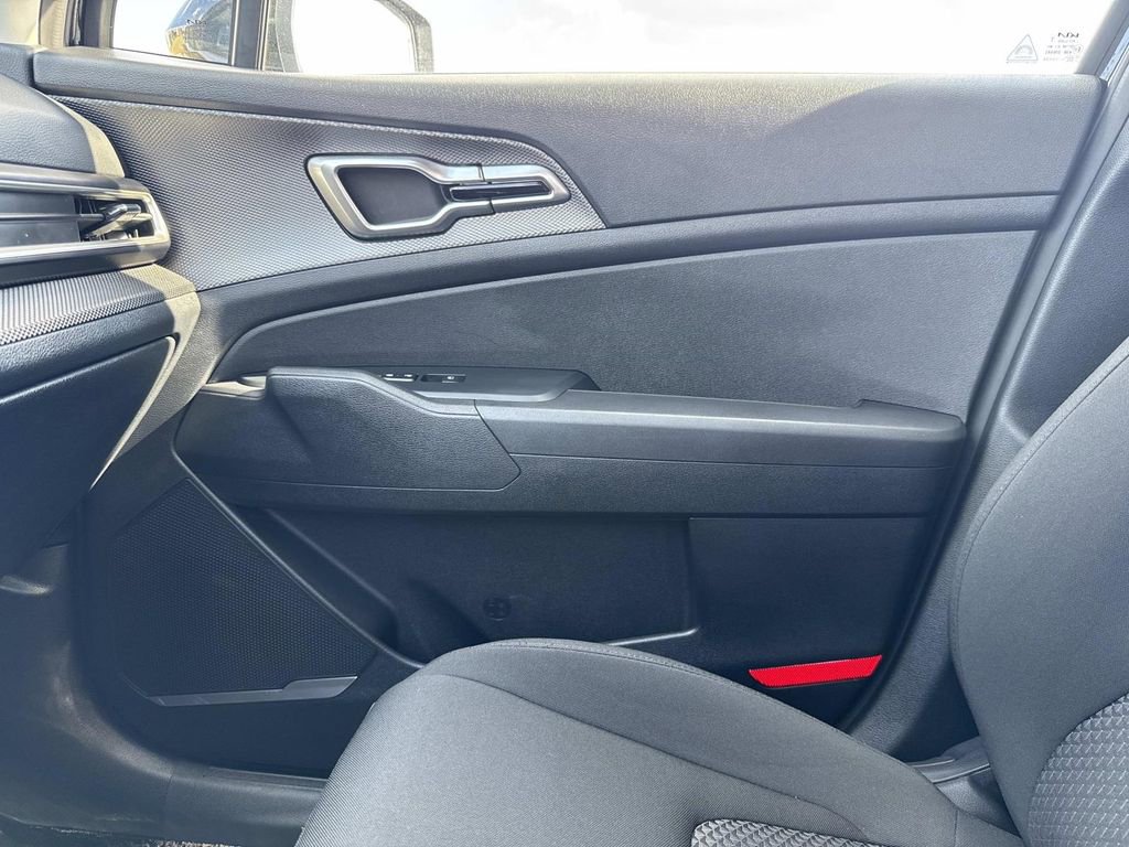 Used 2025 Kia Sportage LX image 24