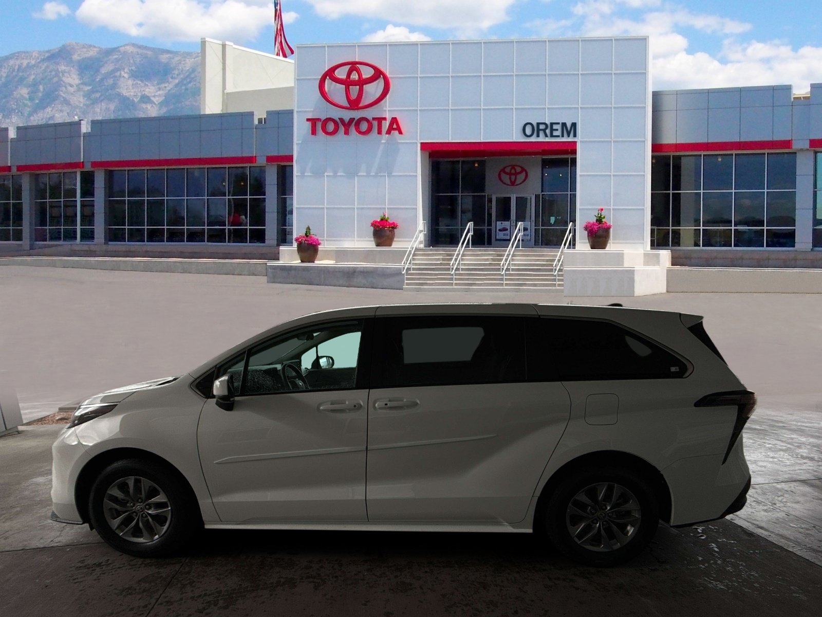 Used 2024 Toyota Sienna LE AWD/4WD image 7