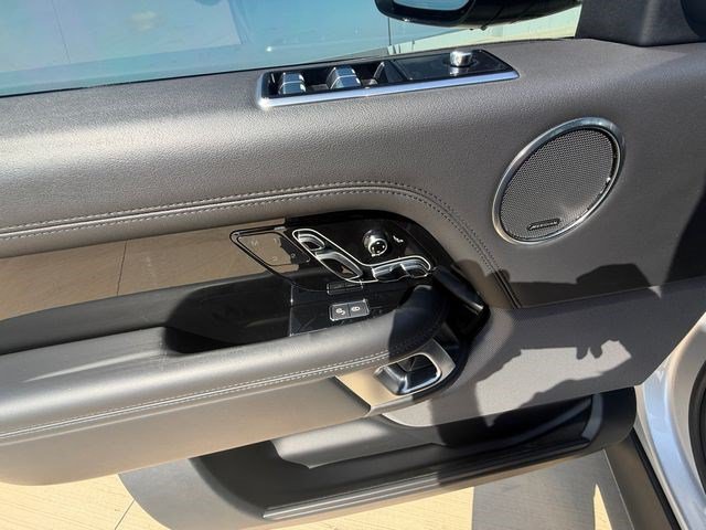 Used 2019 Land Rover Range Rover Supercharged AWD/4WD image 11