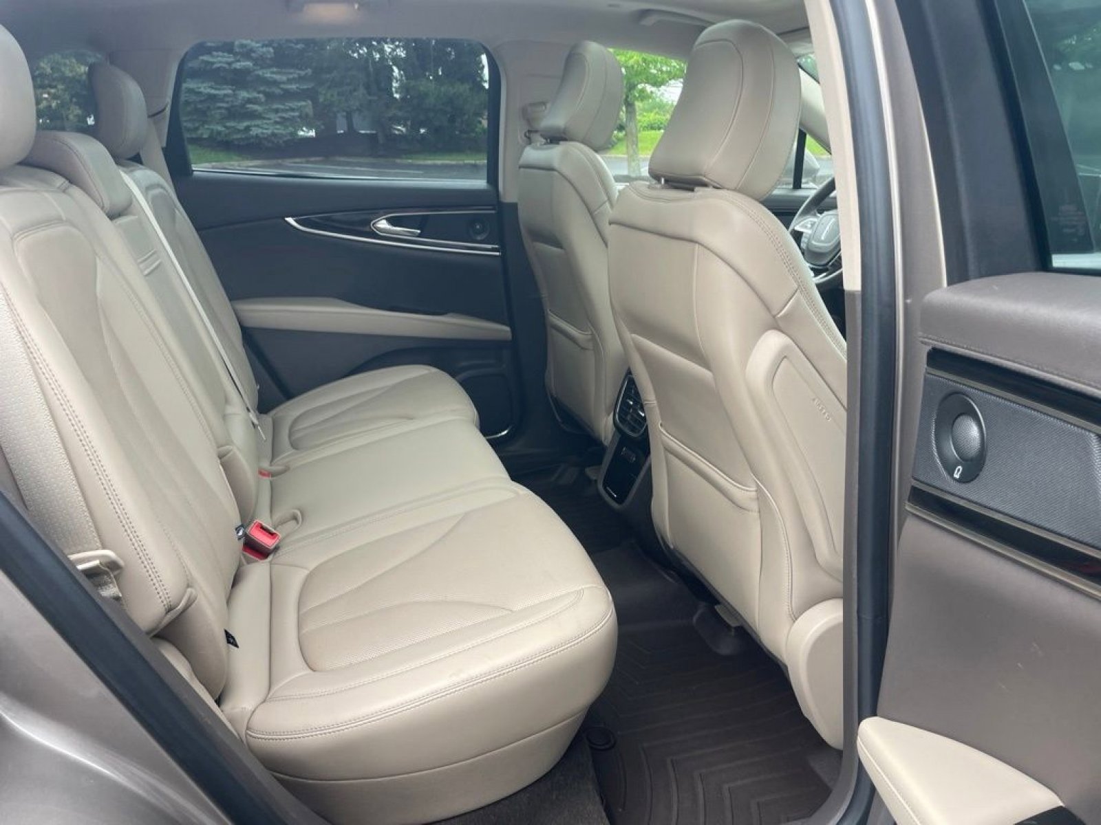 Used 2021 Lincoln Nautilus Reserve AWD/4WD image 17