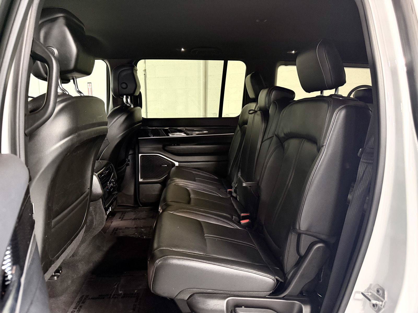 Used 2022 Jeep Wagoneer Series I AWD/4WD image 15
