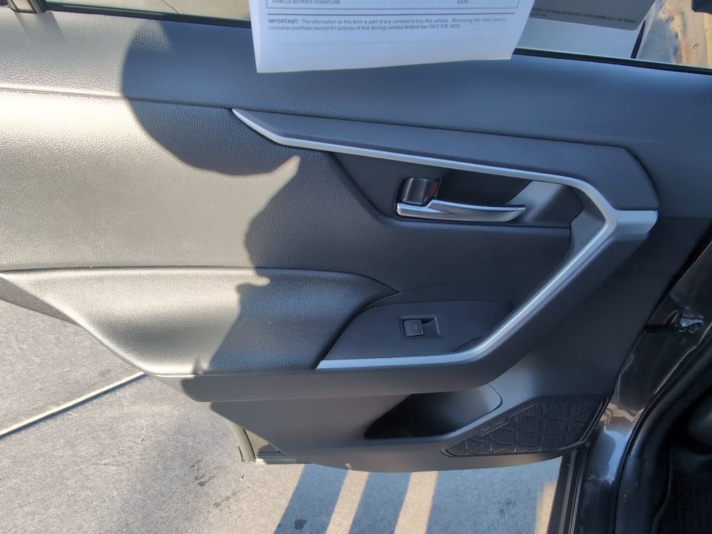 Used 2025 Toyota RAV4 XLE image 23