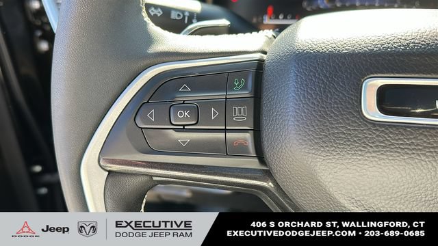 Used 2023 Jeep Grand Cherokee Altitude AWD/4WD image 12