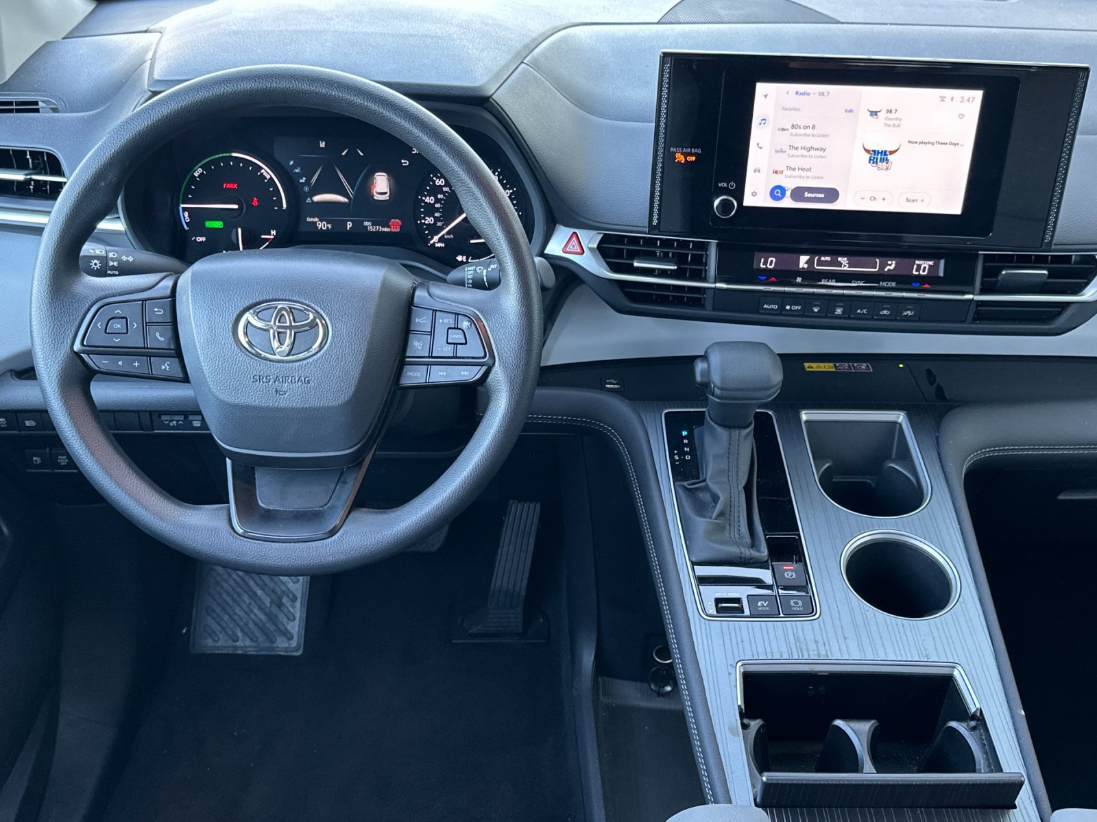Used 2025 Toyota Sienna LE FWD image 14