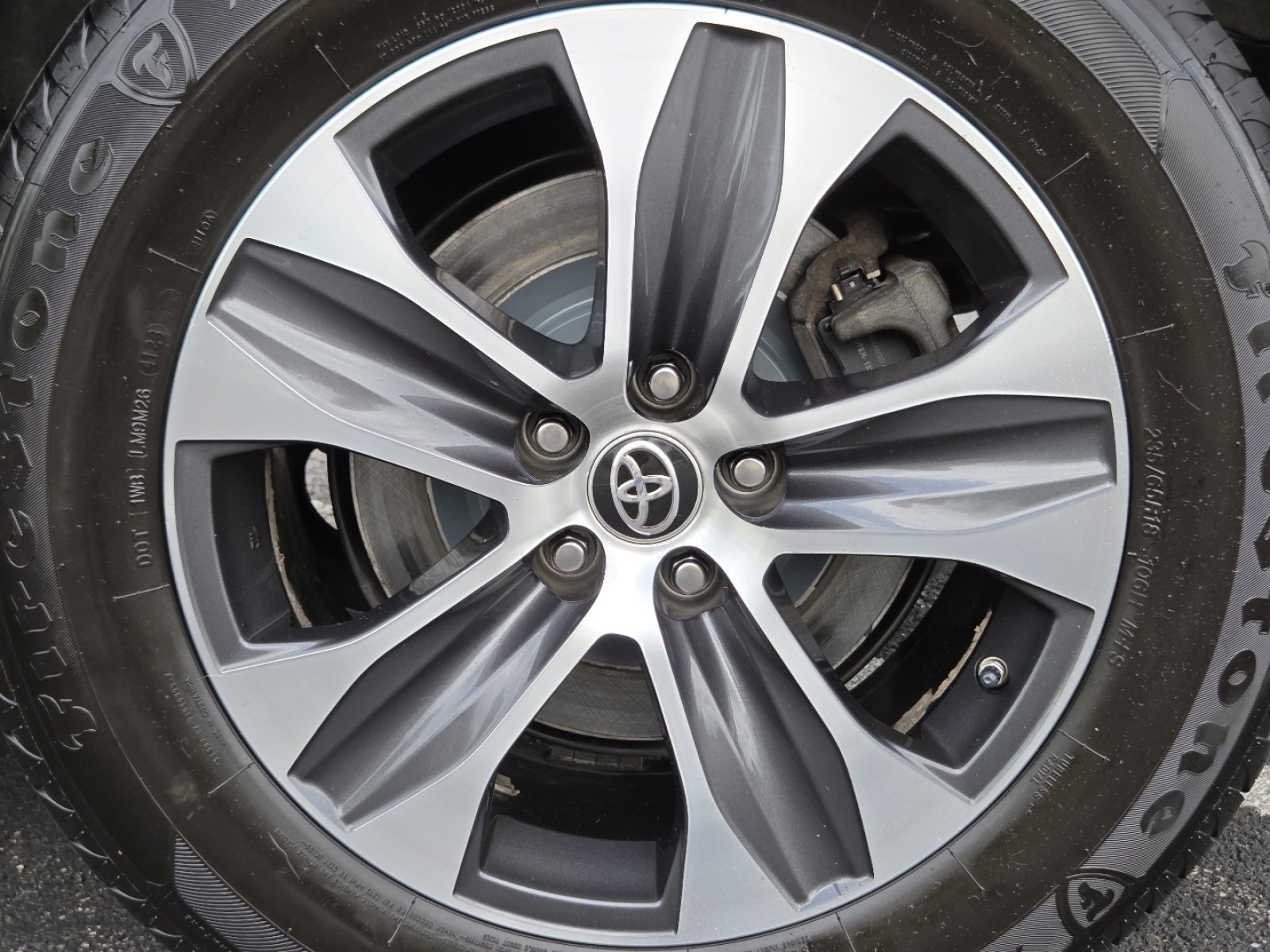Used 2020 Toyota Highlander XLE AWD/4WD image 15