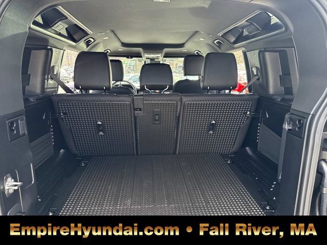 Used 2025 Land Rover Defender 110 S image 6