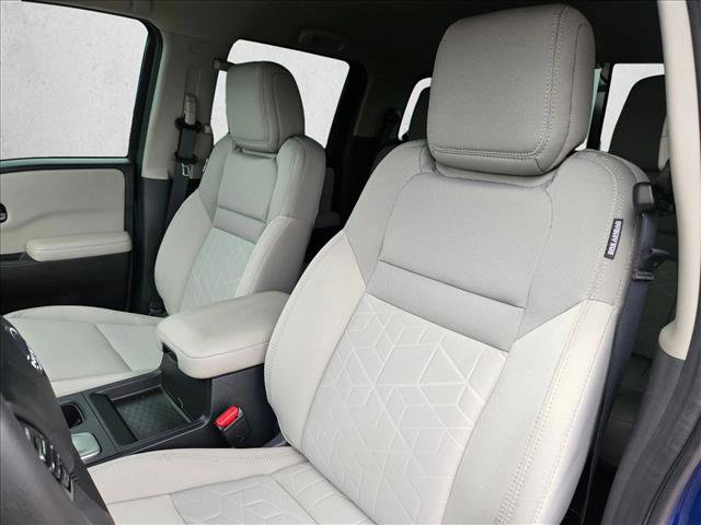 Used 2025 Nissan Frontier SV w/ SV Convenience Package image 14