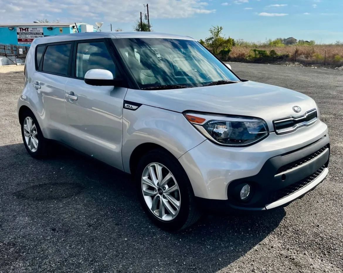 Used 2018 Kia Soul + image 2
