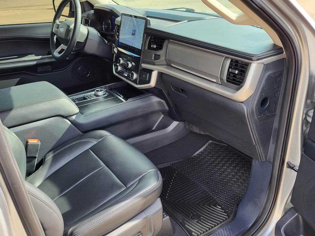 Used 2024 Ford Expedition XLT RWD image 9