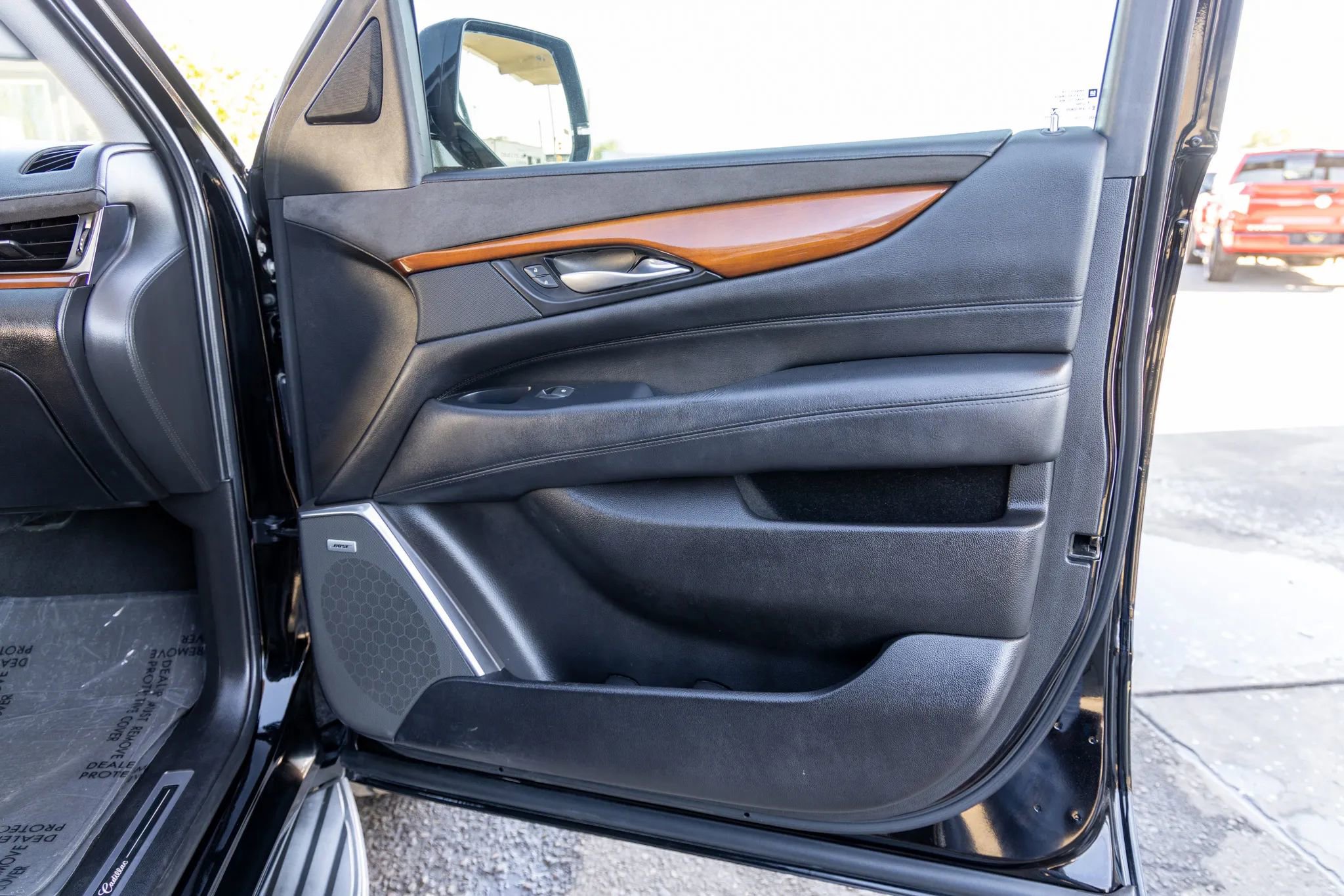 Used 2017 Cadillac Escalade Luxury image 16