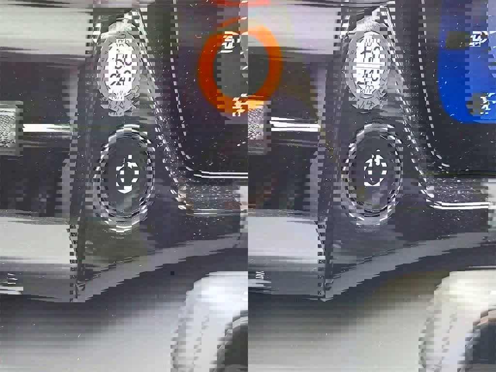 Used 2025 Porsche Macan 4S Electric image 31