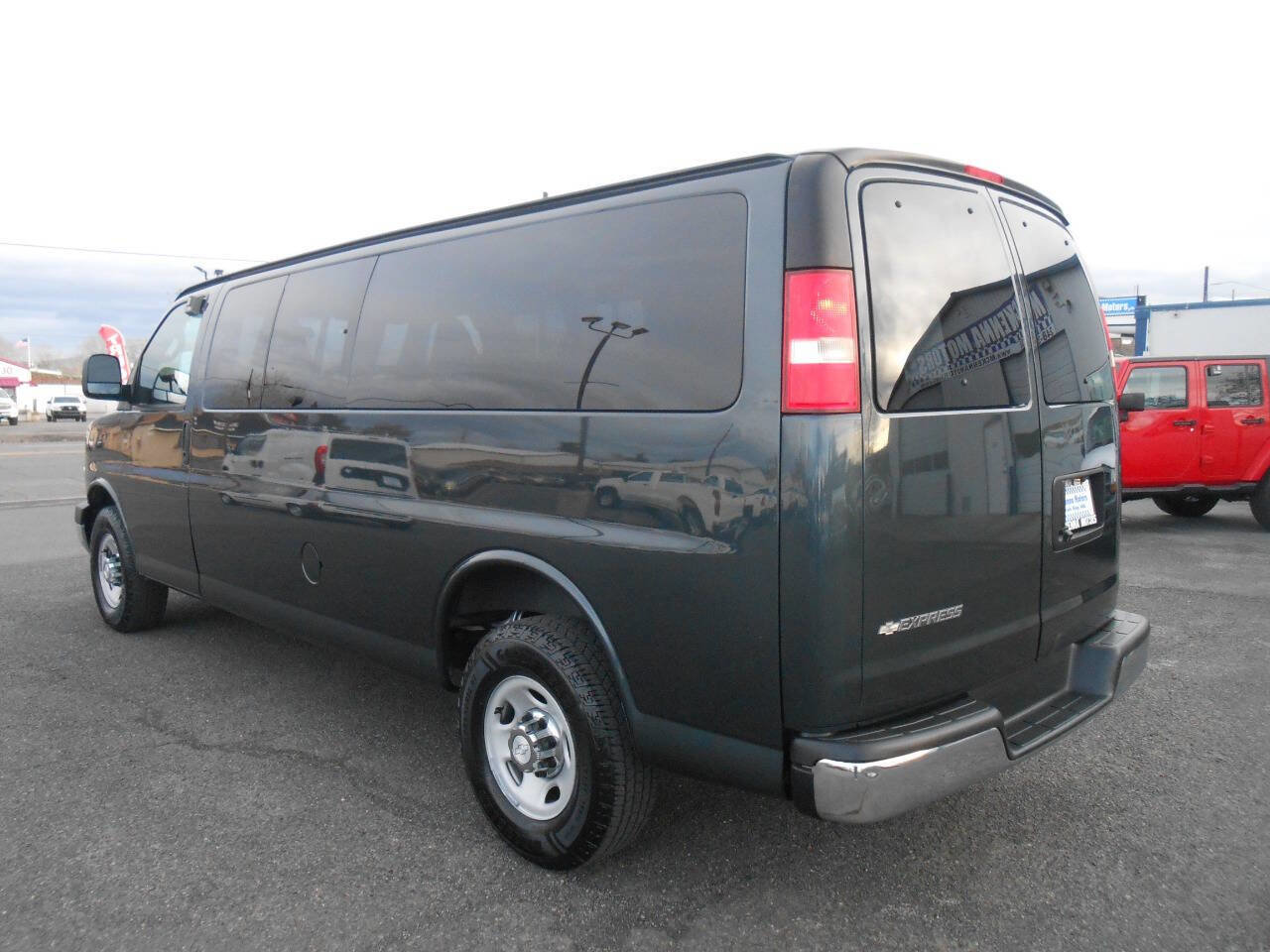 Used 2017 Chevrolet Express 3500 LT w/ LT Preferred Equipment Group image 8
