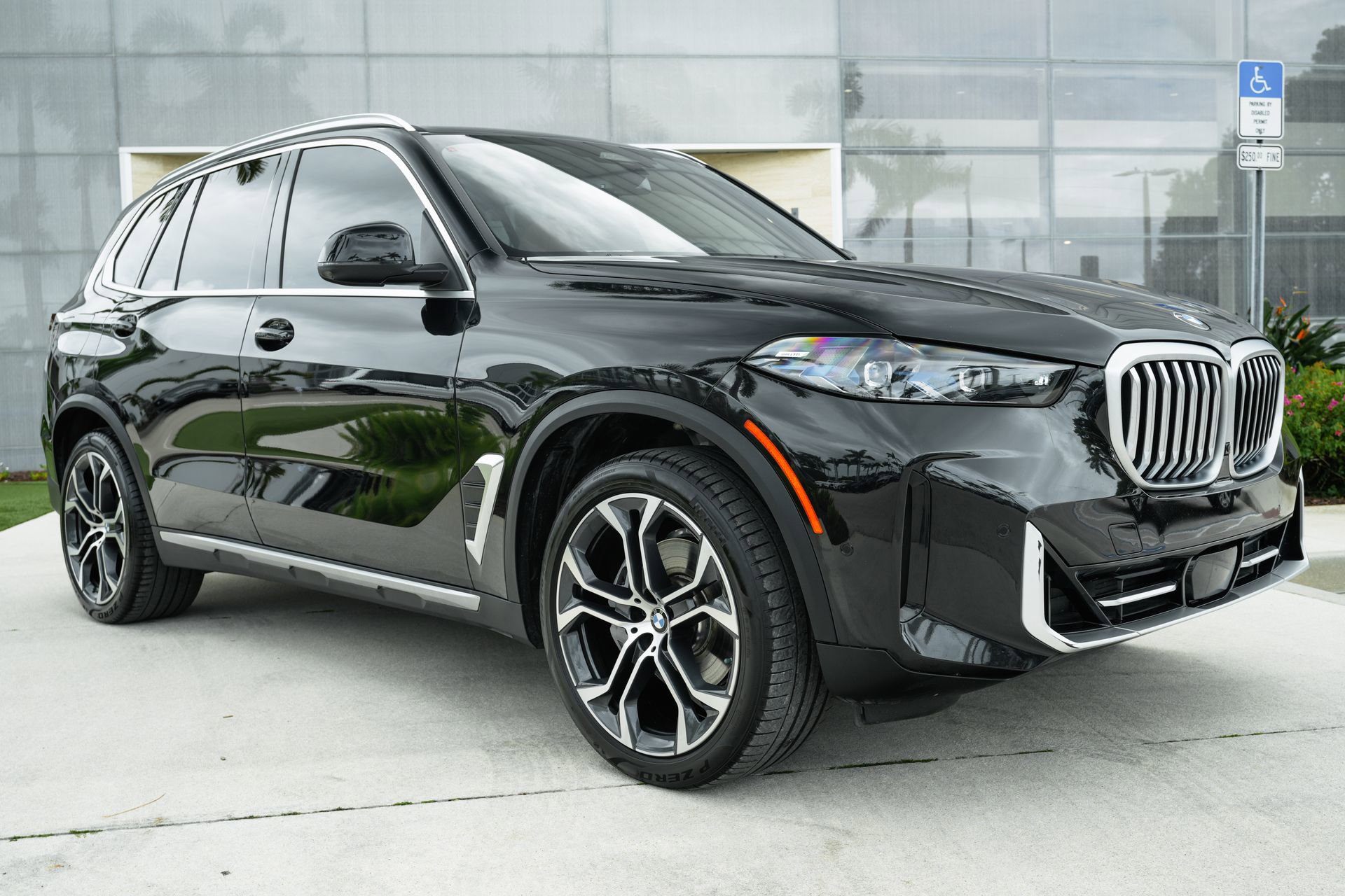 Used 2024 BMW X5 sDrive40i w/ Premium Package image 3