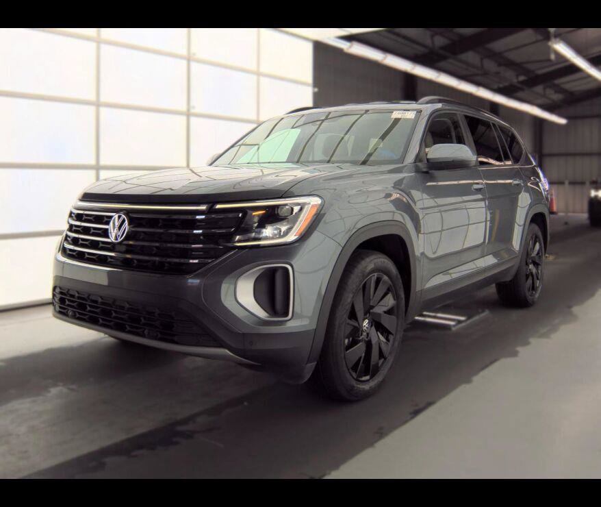 Used 2025 Volkswagen Atlas SE AWD/4WD image 2