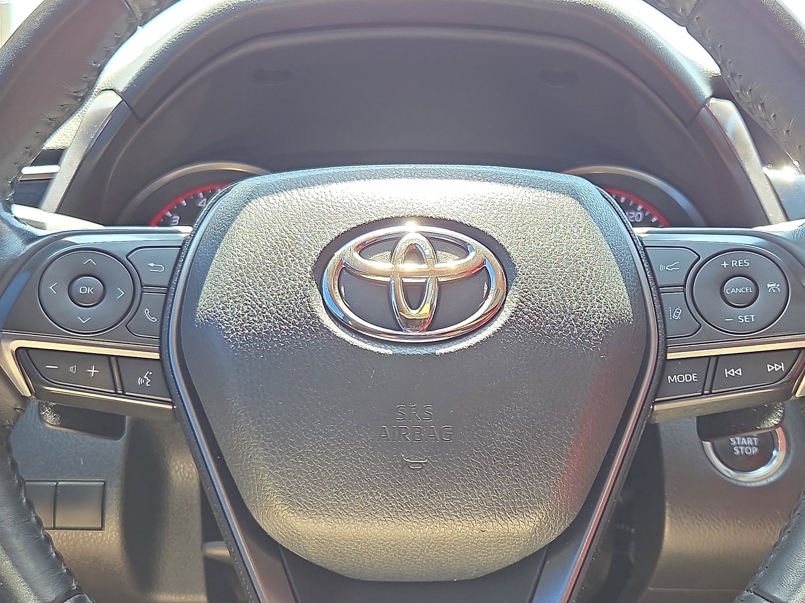 Used 2022 Toyota Camry XSE FWD image 12