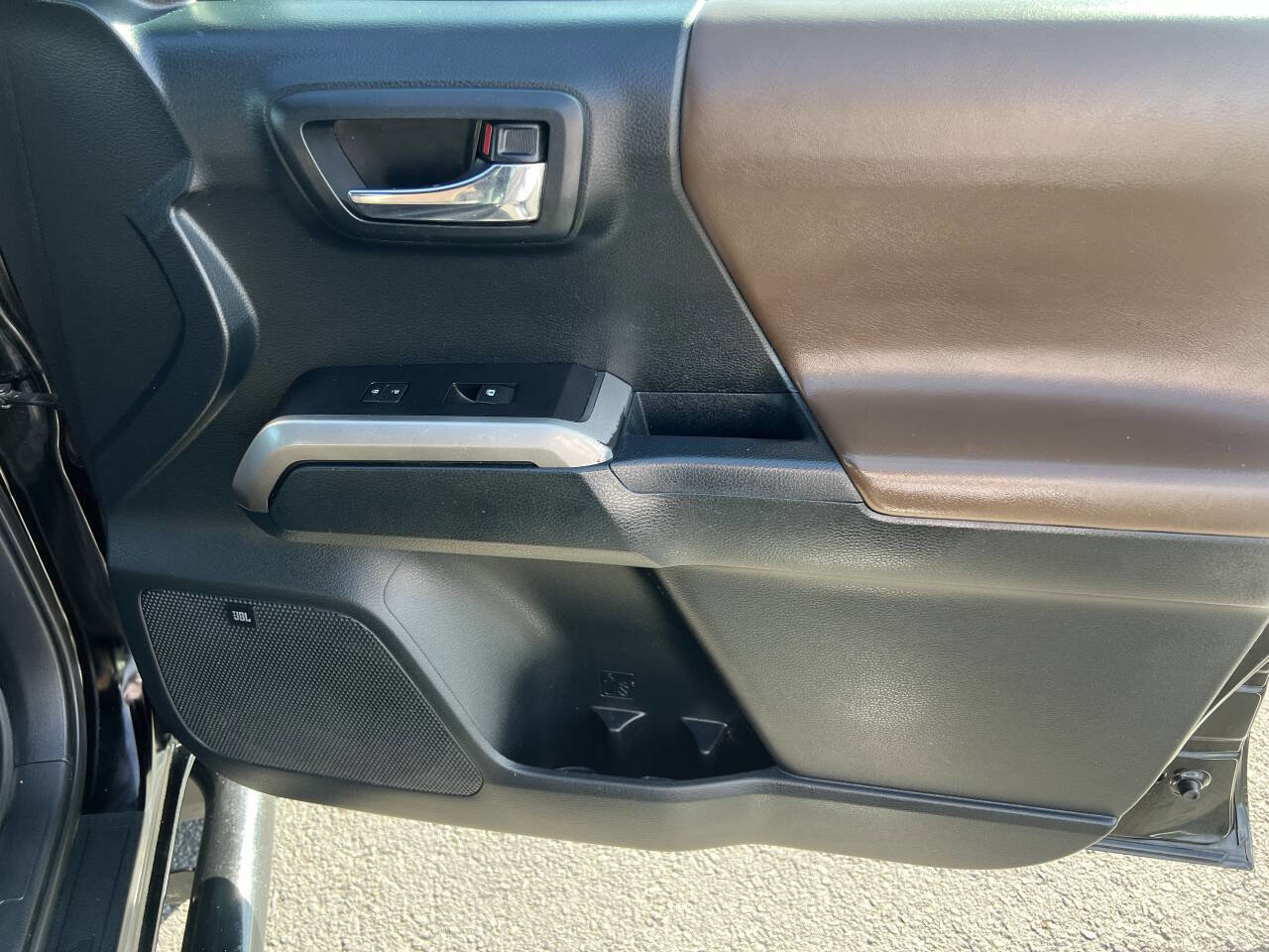 Used 2017 Toyota Tacoma Limited w/ Tow Package image 20