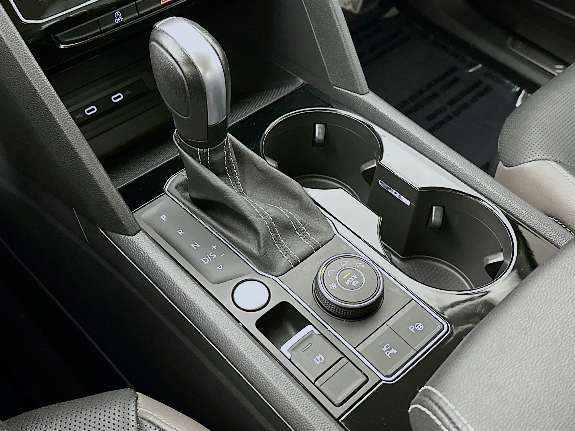 Used 2023 Volkswagen Atlas SEL Premium image 17