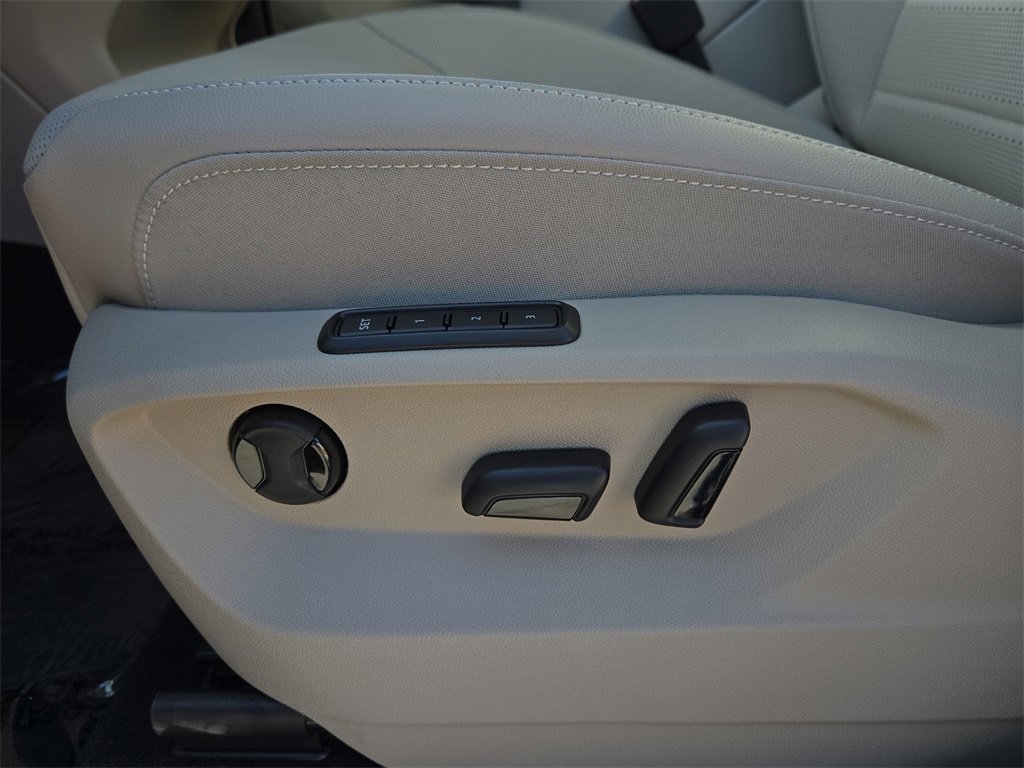 Certified 2025 Volkswagen Atlas SEL image 20