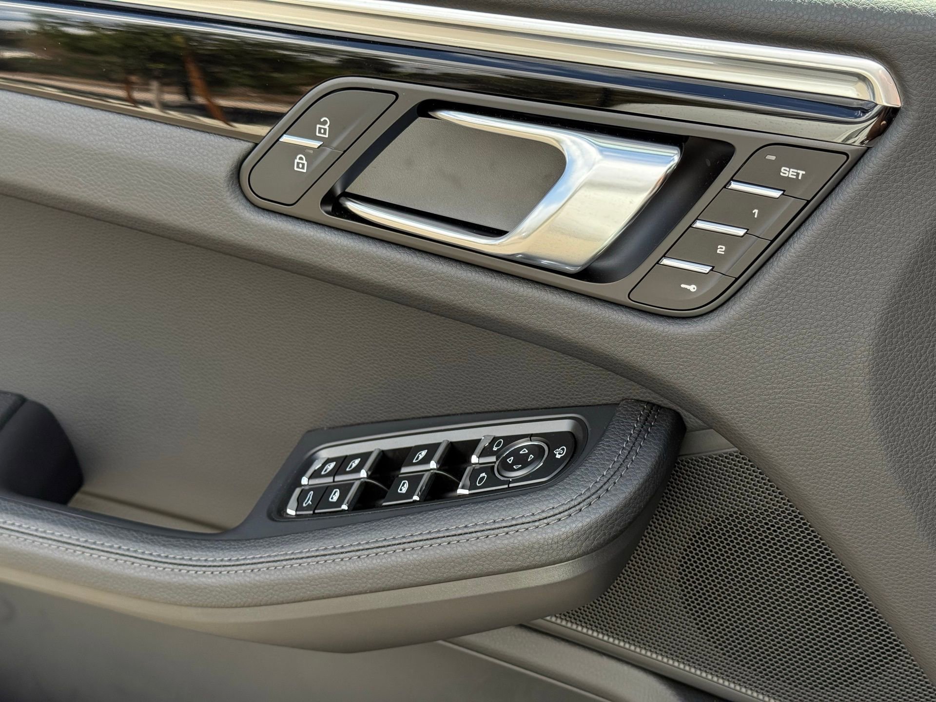 Used 2025 Porsche Macan image 27