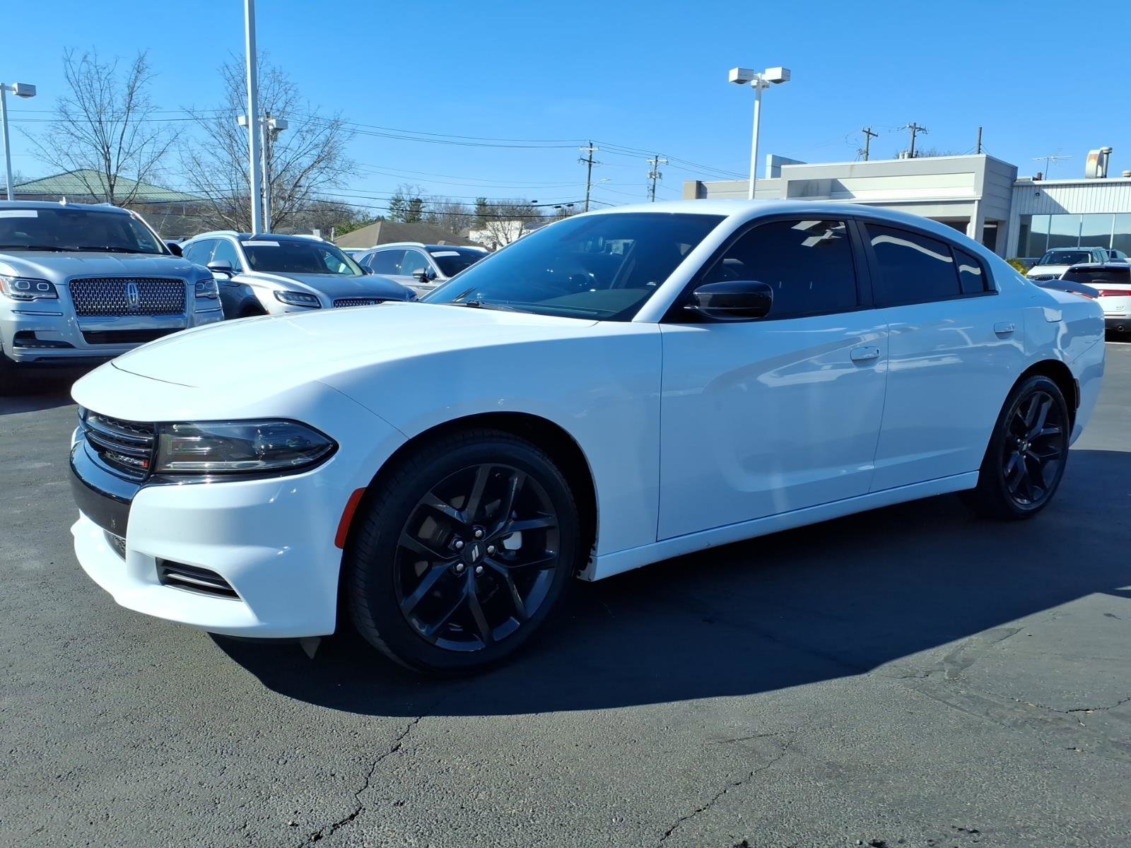 Used 2022 Dodge Charger SXT w/ Blacktop Package image 3