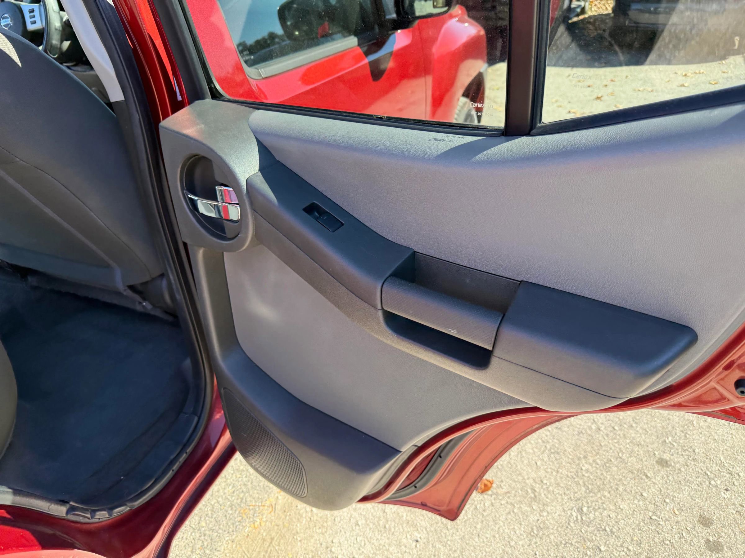 Used 2014 Nissan Xterra X image 32