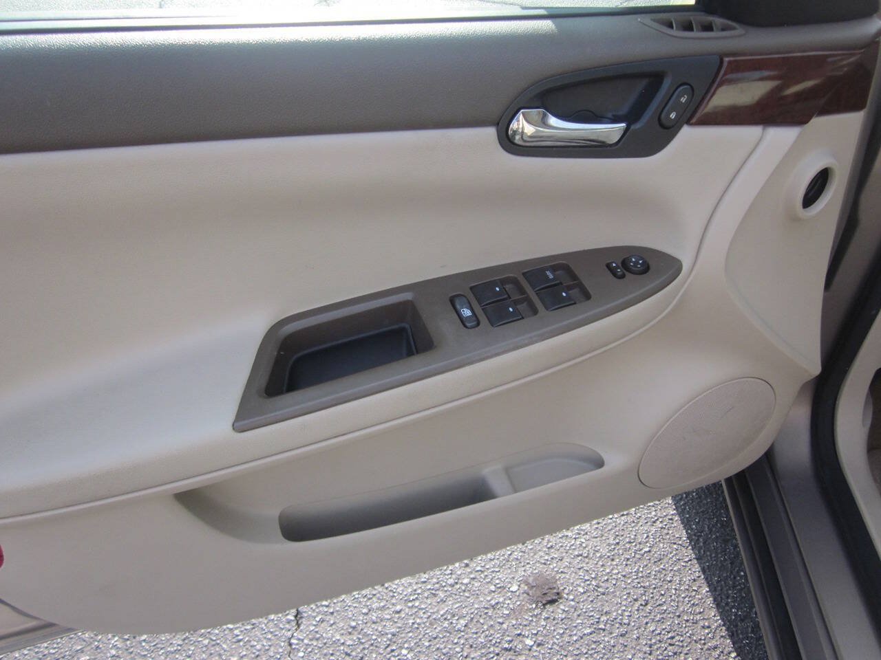 Used 2006 Chevrolet Impala LT w/ Preferred Equipment Group FWD image 11
