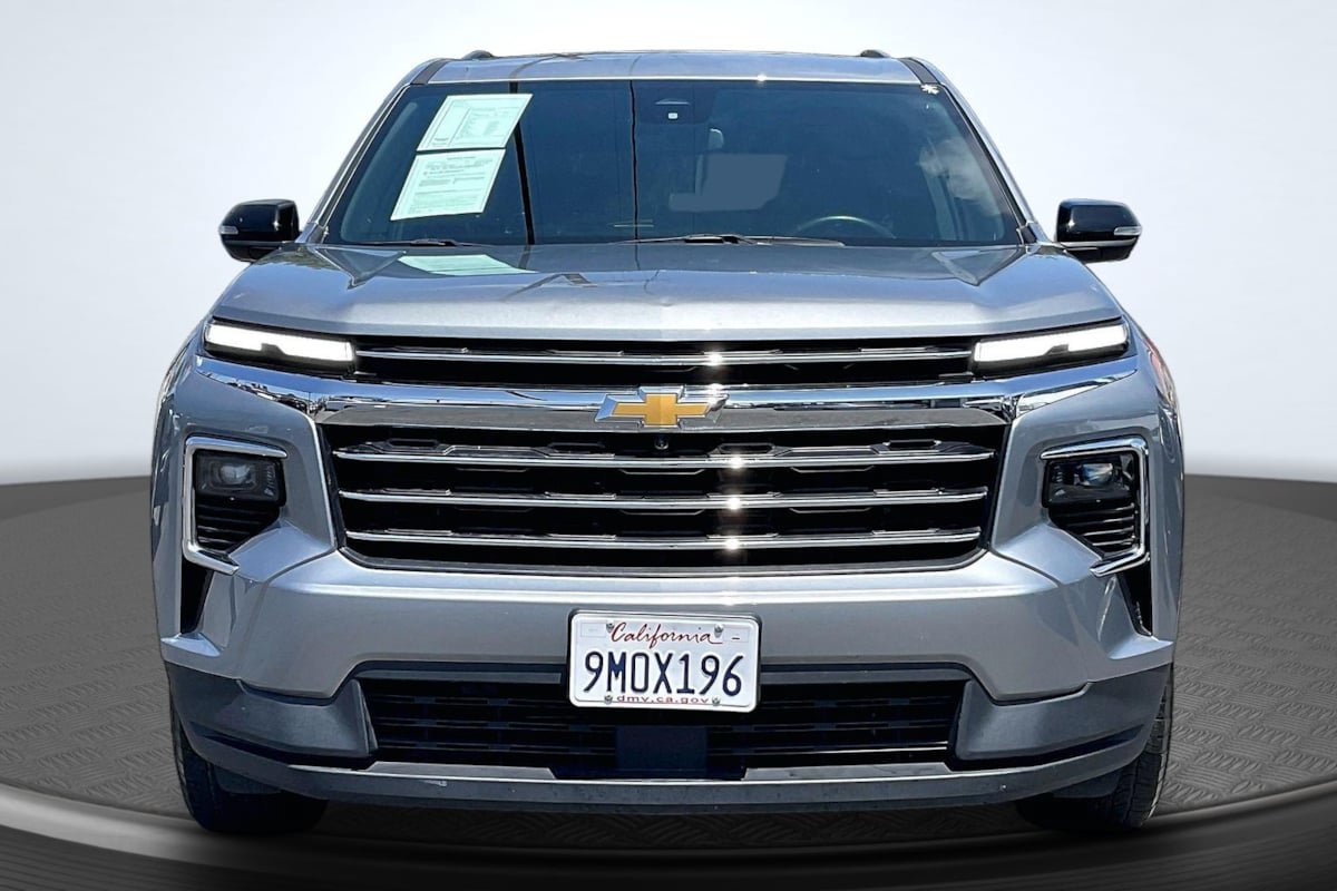 Used 2024 Chevrolet Traverse LT FWD image 3