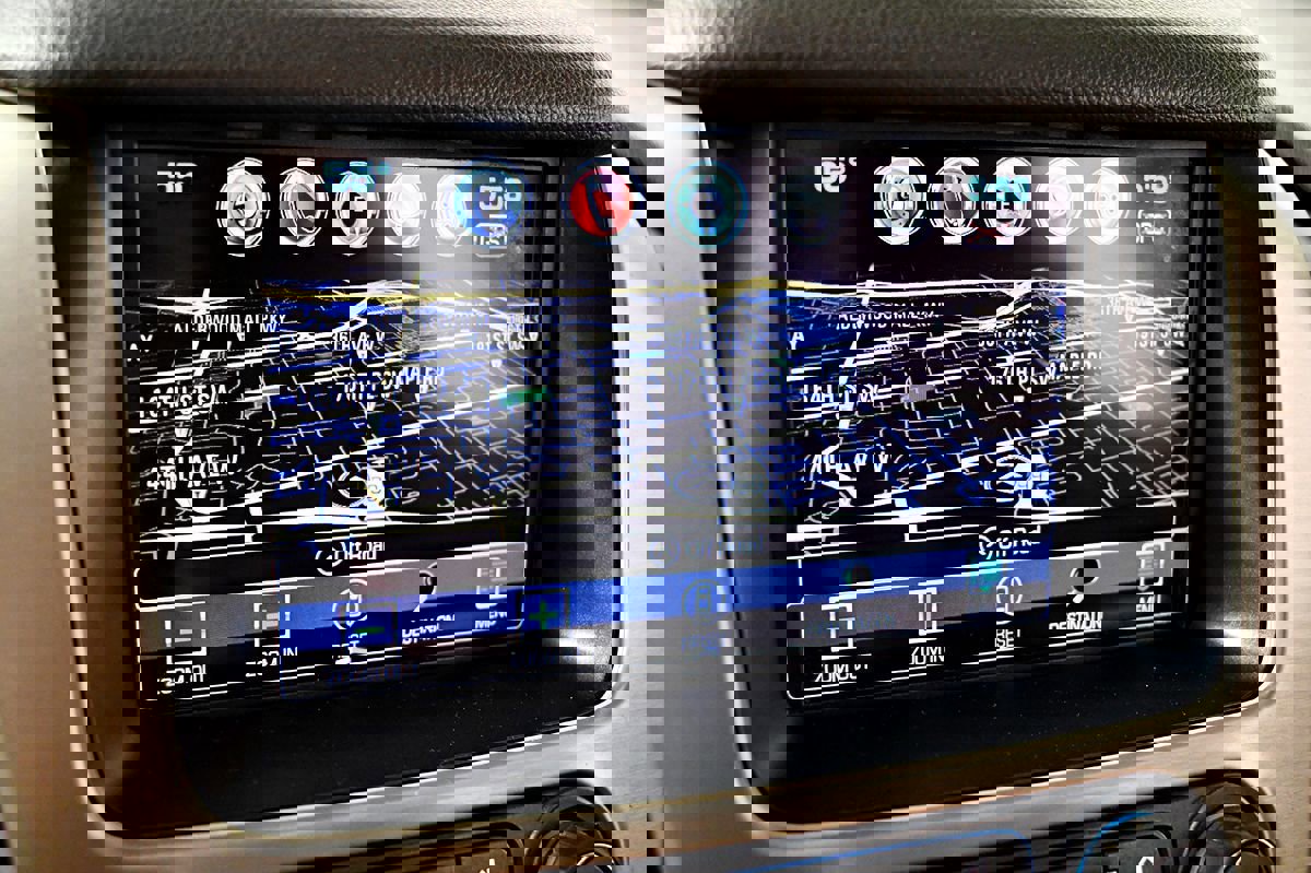 Used 2017 GMC Yukon XL Denali w/ Open Road Package image 34