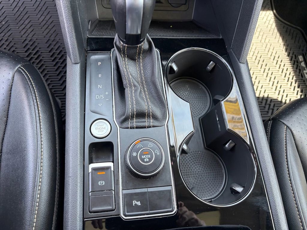 Certified 2022 Volkswagen Atlas SEL R-Line AWD/4WD image 19