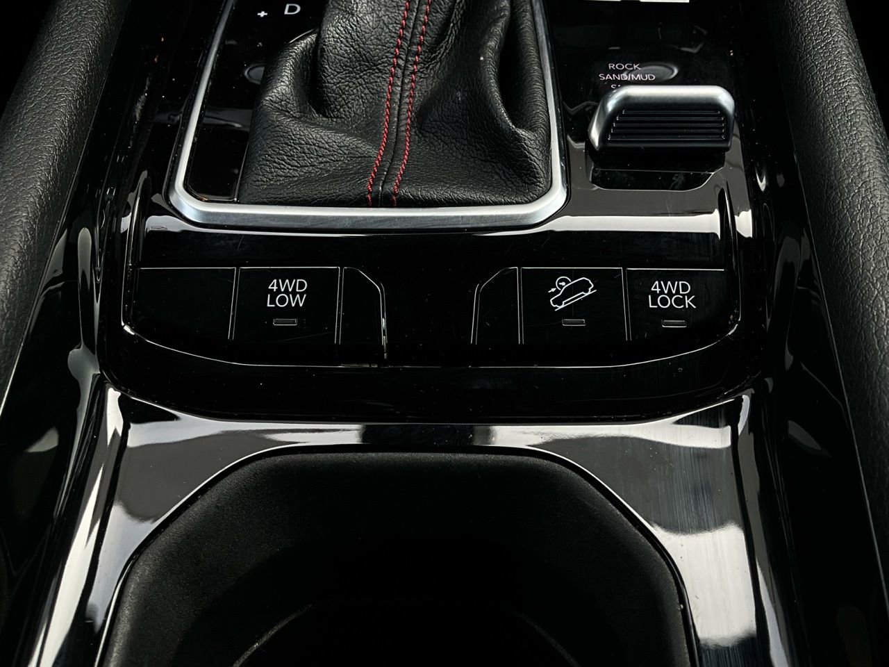 Used 2025 Jeep Compass Trailhawk image 22