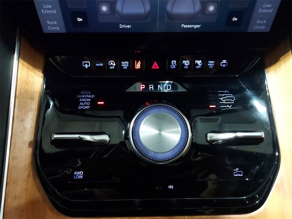 New 2024 Jeep Grand Wagoneer L Series III w/ HD Trailer Tow Package image 25