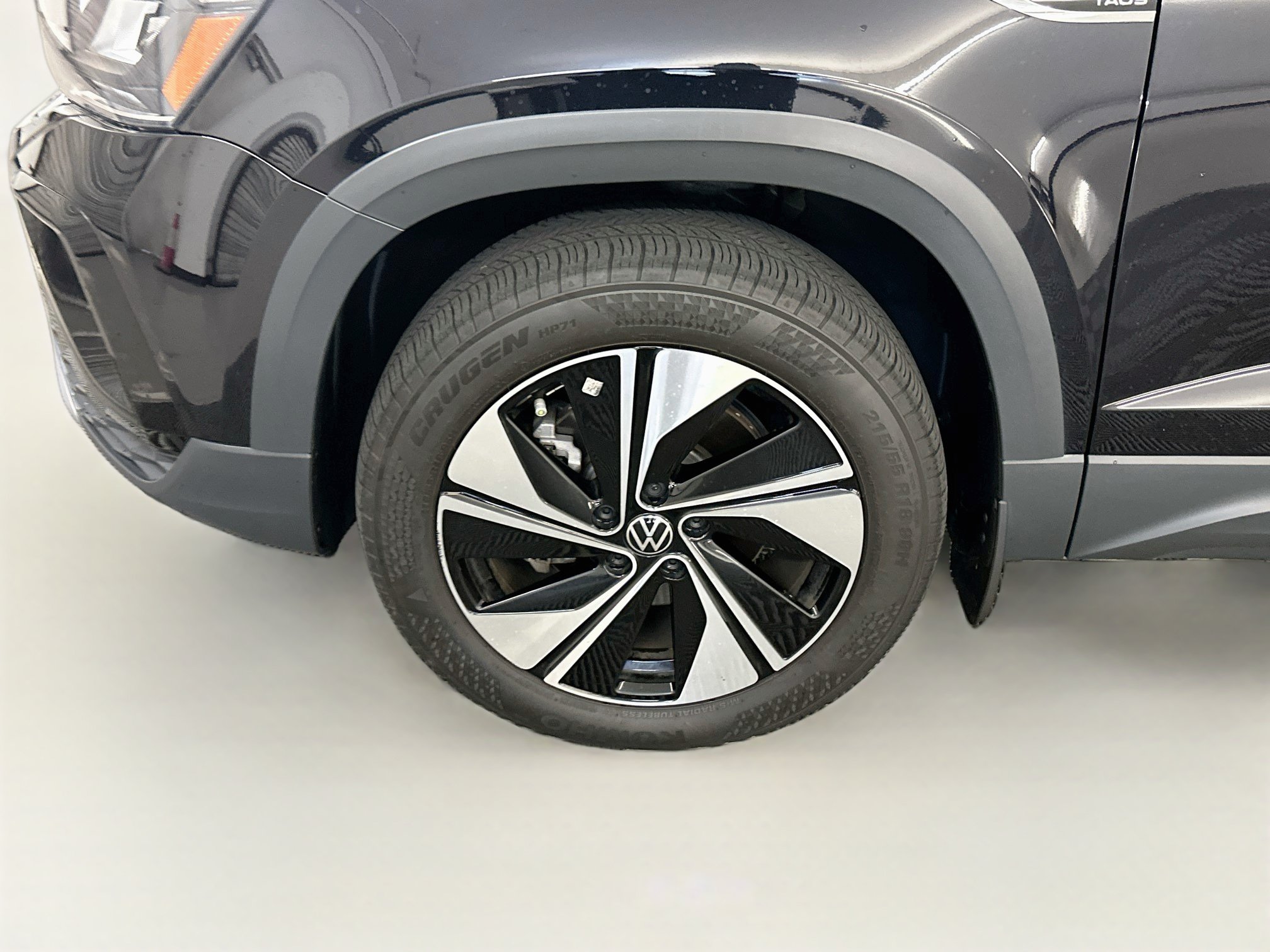 Used 2023 Volkswagen Taos SE w/ Panoramic Sunroof Package AWD/4WD image 11