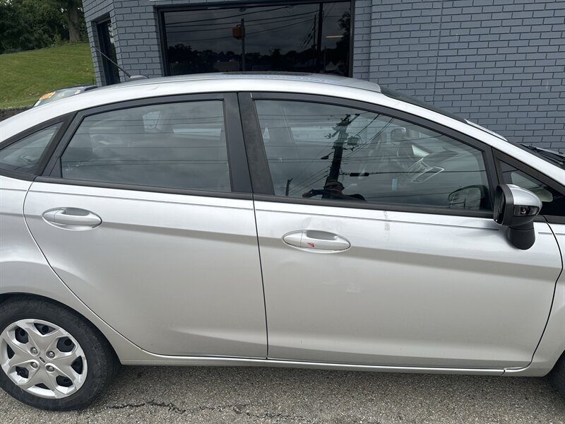 Used 2013 Ford Fiesta SE w/ Super Fuel Economy Pkg FWD image 20