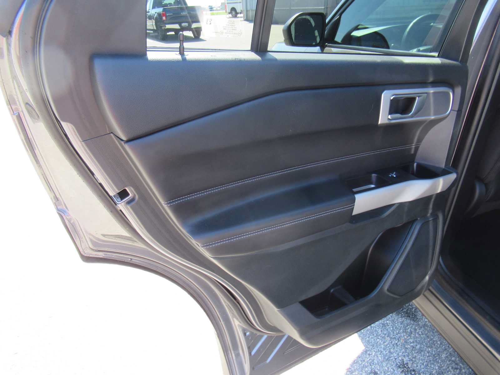 Used 2024 Ford Explorer XLT w/ Class IV Trailer Tow Package AWD/4WD image 20