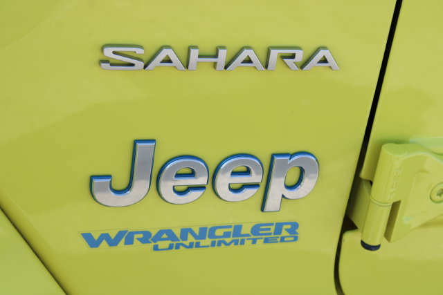 Used 2022 Jeep Wrangler Unlimited Sahara w/ Cold Weather Group AWD/4WD image 9