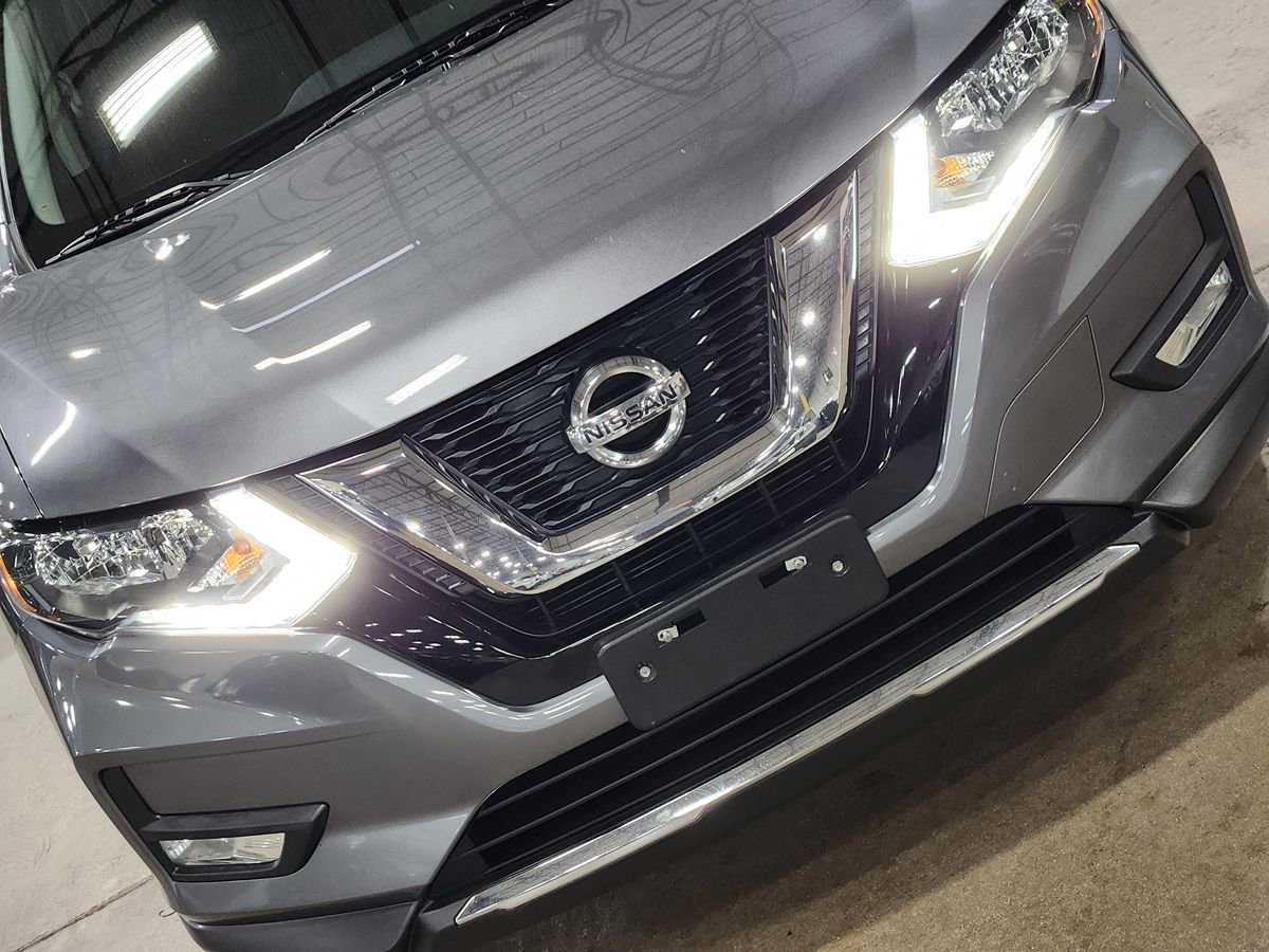 Used 2017 Nissan Rogue SV w/ SV Family Package FWD image 19