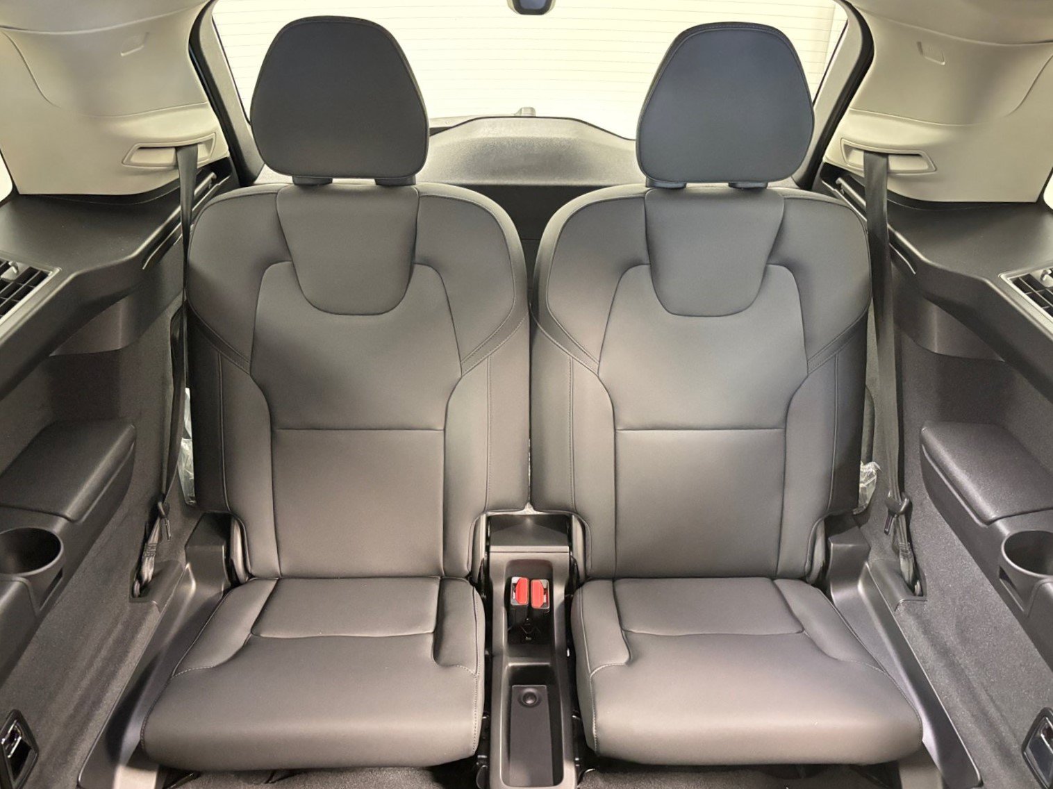 New 2026 Volvo XC90 B6 Plus w/ Protection Package Premier AWD/4WD image 31