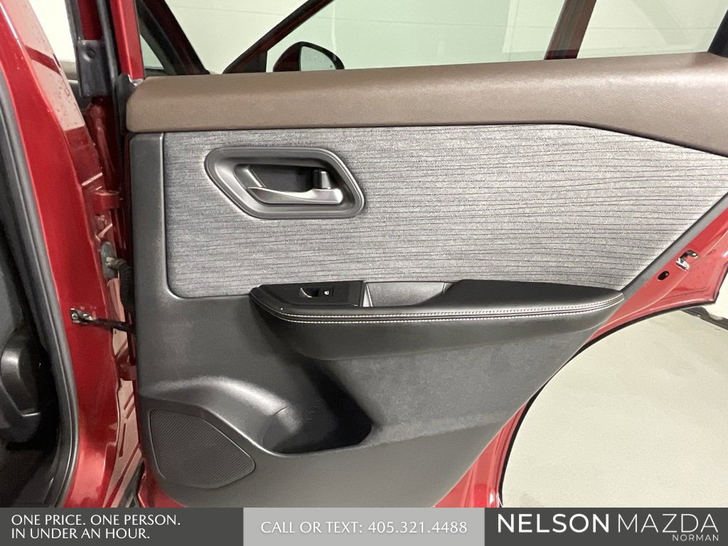 Used 2021 Nissan Rogue SV image 18