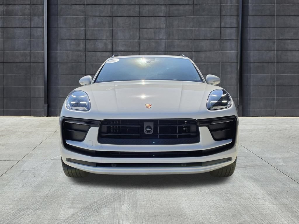 Certified 2025 Porsche Macan Turbo AWD/4WD image 9