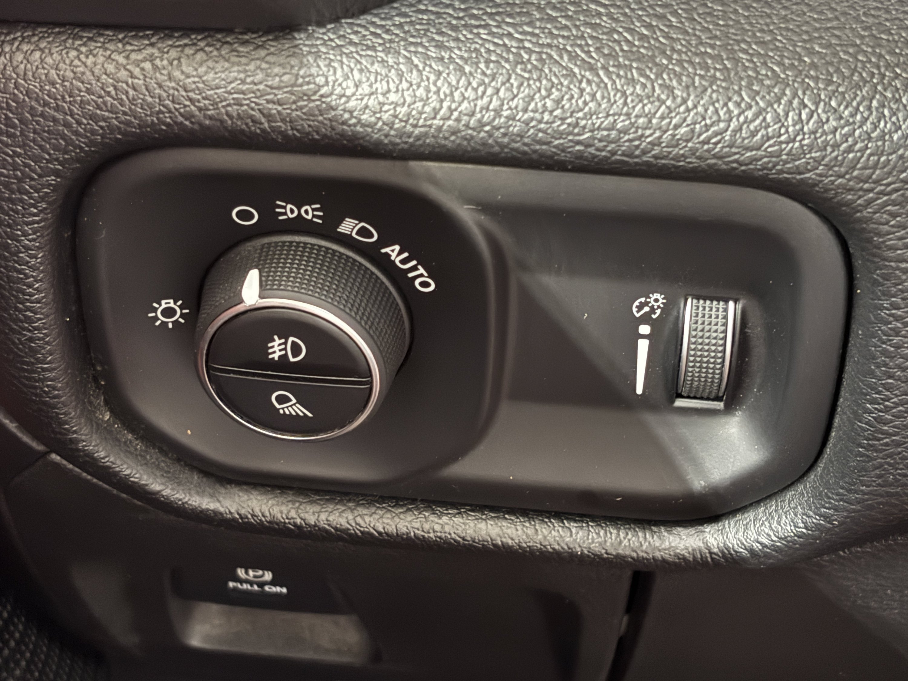 Used 2020 RAM 1500 Rebel AWD/4WD image 18