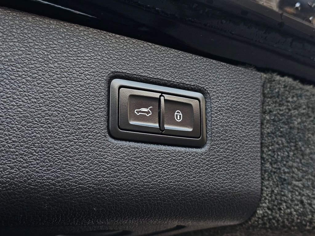 Used 2018 Bentley Bentayga image 16