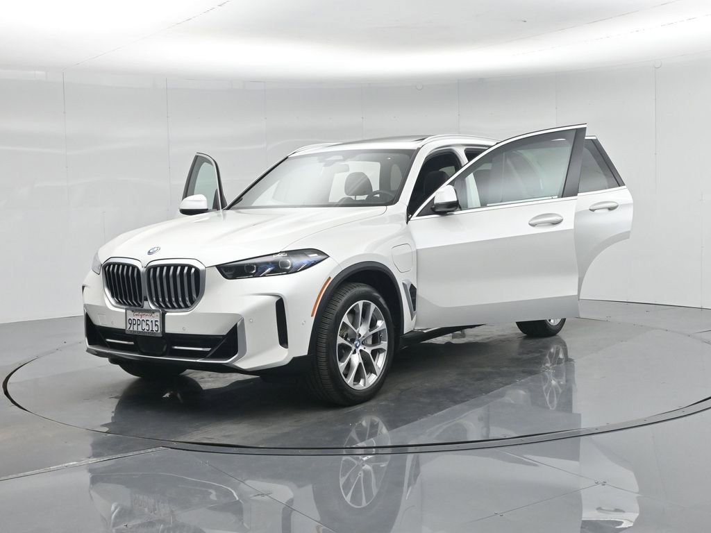 Used 2025 BMW X5 xDrive50e AWD/4WD image 34
