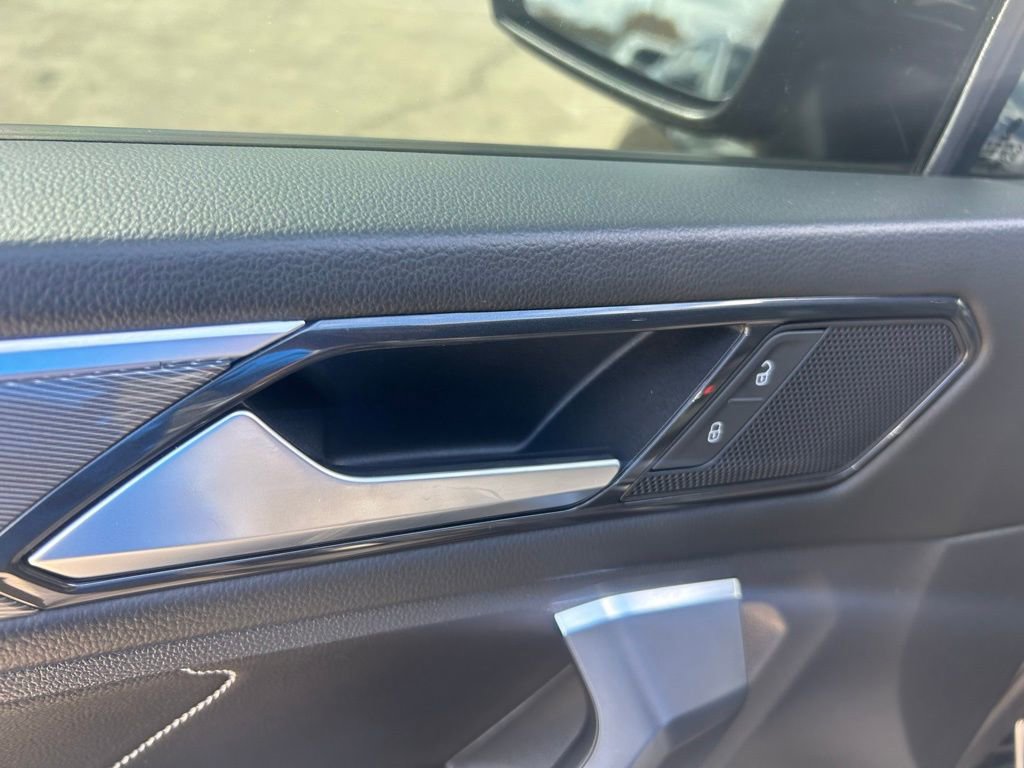 Certified 2022 Volkswagen Tiguan SE R-Line image 50