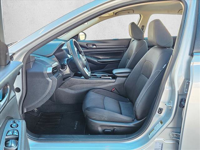 Used 2024 Nissan Altima 2.5 SV image 15